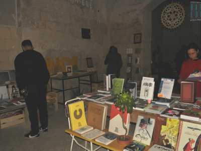 La libreria era specializzata in editoria per immagini con fumetti, libri fotografici e libri per l'infanzia